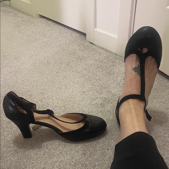 Chic Black T-Strap Heels for Women - Picture 1 of 3